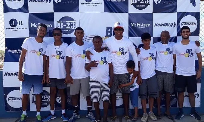 Evento movimenta quadras de tênis da Boca do Rio