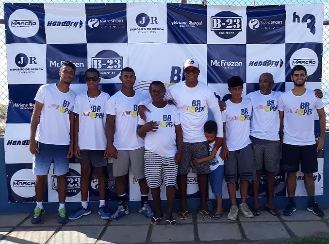Evento movimenta quadras de tênis da Boca do Rio