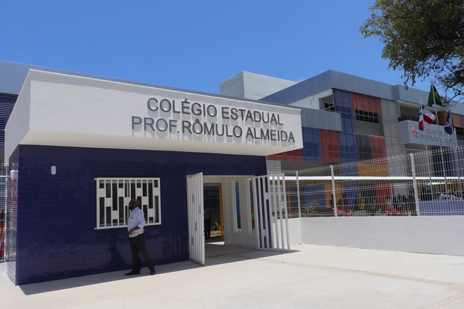 Nova unidade do Colégio Estadual Rômulo Almeida é inaugurada no Imbuí ...