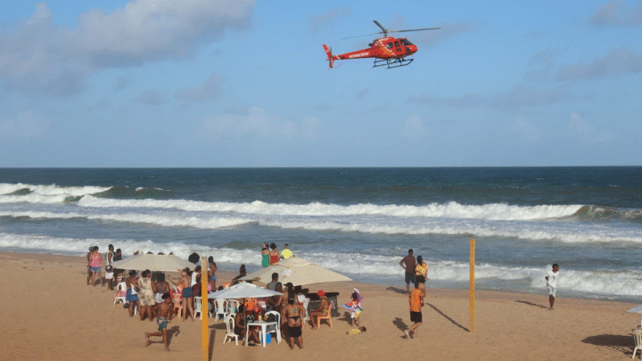Jovem de 19 anos desaparece após entrar no mar na praia do Jardim Armação, em Salvador