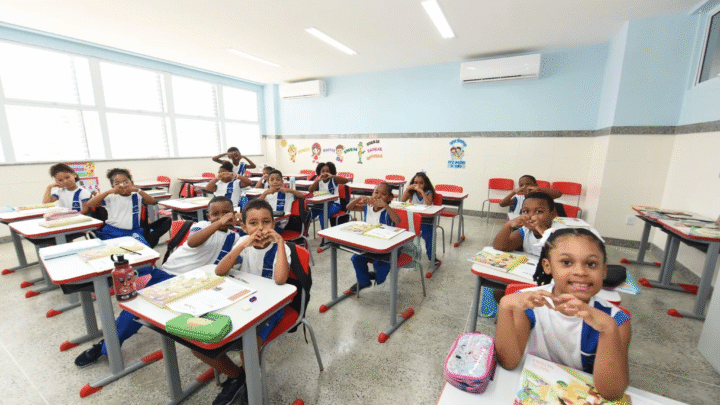 Cadastro para alunos da rede municipal de Salvador começou nesta quarta (8)