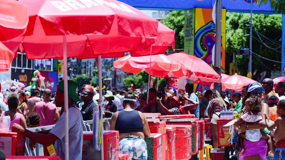 Prazo para cadastro de ambulantes das festas populares de Salvador termina na quinta-feira (16)