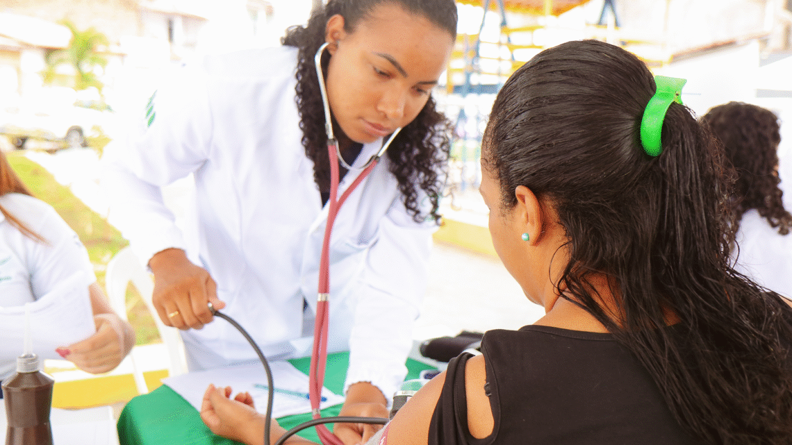 Mutirão gratuito vai oferecer serviços de saúde e cidadania na orla da Boca do Rio