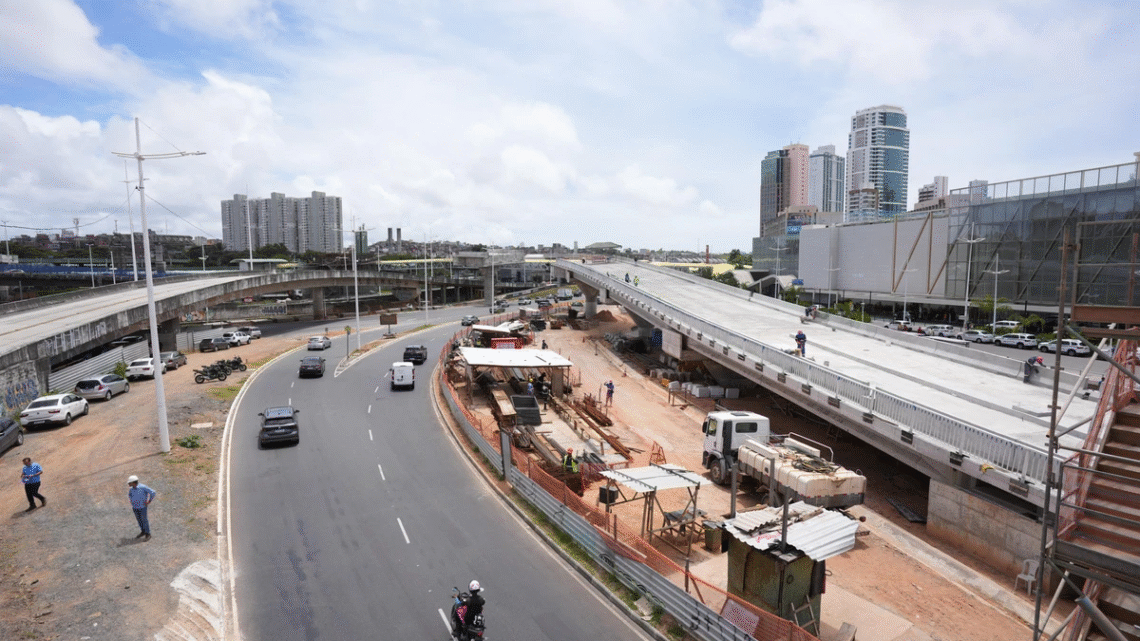 Obras de viaduto na Avenida ACM alteram trânsito a partir desta quinta-feira (6)