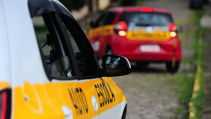 Contran aprova fim das aulas obrigatórias em autoescolas para tirar CNH