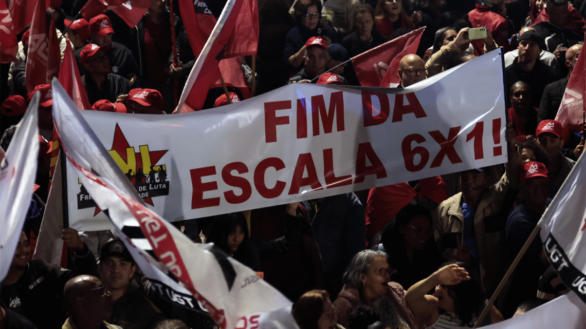 Comissão do Senado aprova proposta que reduz jornada para 36 horas semanais e o fim da escala 6×1