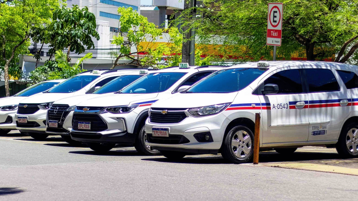 Taxistas de Salvador podem cobrar Bandeira 2 durante todo o mês de dezembro