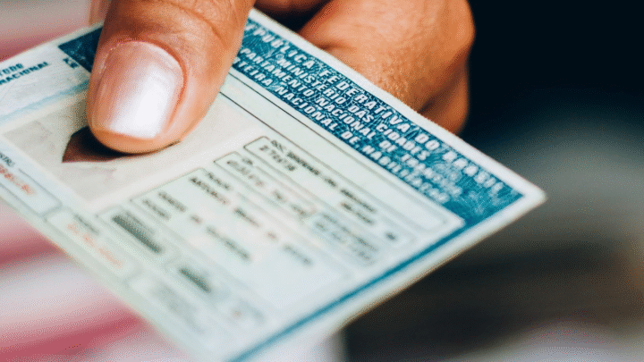 Novos valores da CNH começam a ser cobrados nesta quarta-feira (14); confira