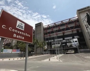 Agora! Incêndio atinge antigo Centro de Convenções de Salvador