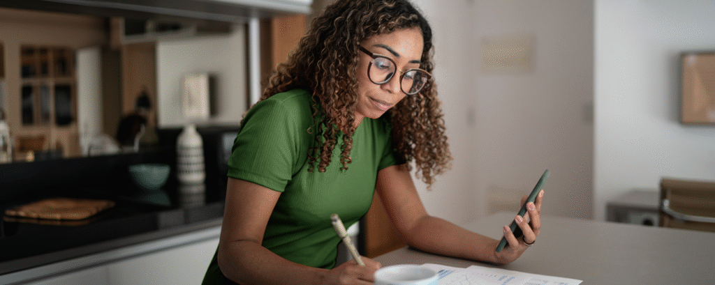 Especialista explica como aproveitar o Carnaval sem entrar no vermelho. Veja dicas para controlar gastos na folia