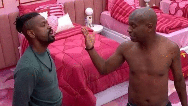 Edilson é expulso do BBB 26 após empurrar Leandro durante discussão na madrugada