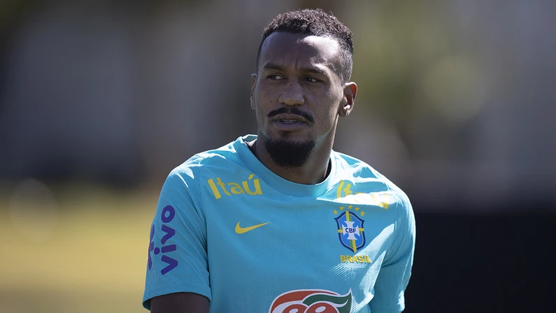 Edenílson está de saída do Grêmio e deve reforçar o Botafogo. Informação foi divulgada pelo jornalista Farid Germano Filho.