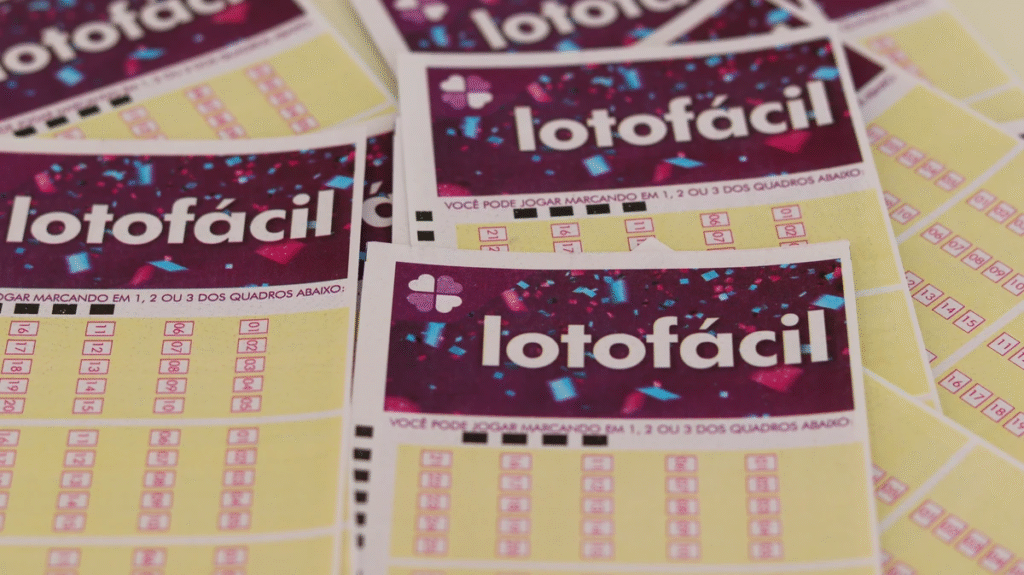 Confira o resultado da Lotofácil hoje, concurso 3614, sorteado neste sábado (14). Três apostas dividiram o prêmio principal de R$ 1,7 milhão. Veja as dezenas e as cidades vencedoras.