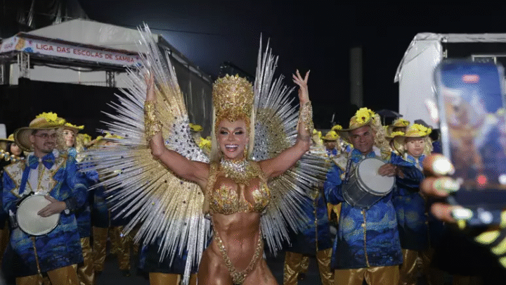 Rainha da Águia de Ouro diz que está mais leve para desfile após enfrentar câncer