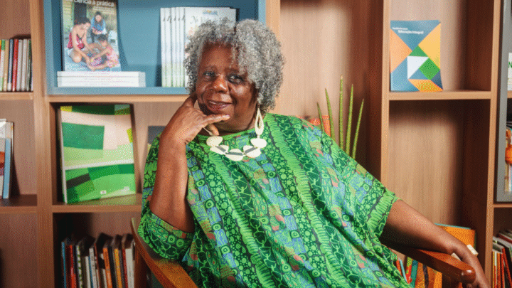 Conceição Evaristo é homenageada em desfile na Sapucaí