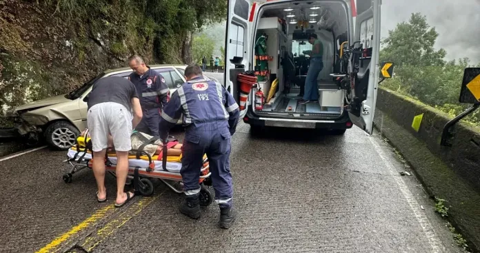 Motorista embriagado bate em paredão e interdita Serra do Rio do Rastro neste sábado (14)