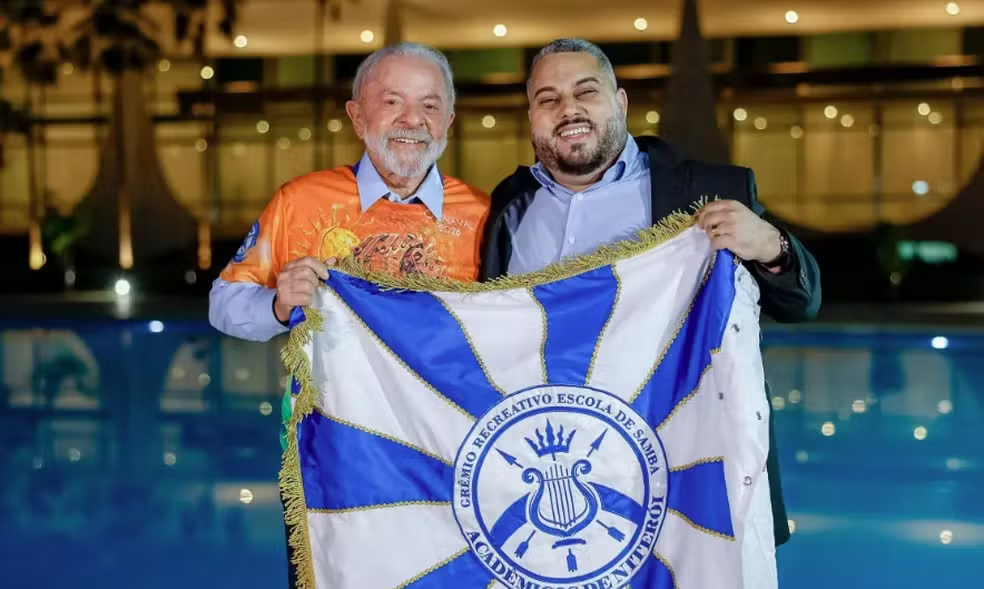 Governo Lula acende alerta sobre desfile que vai fazer uma homenagem ao presidente na Sapucaí