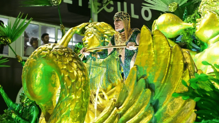 Ney Matogrosso é homenageado pela Imperatriz Leopoldinense na Sapucaí com enredo “Camaleônico”