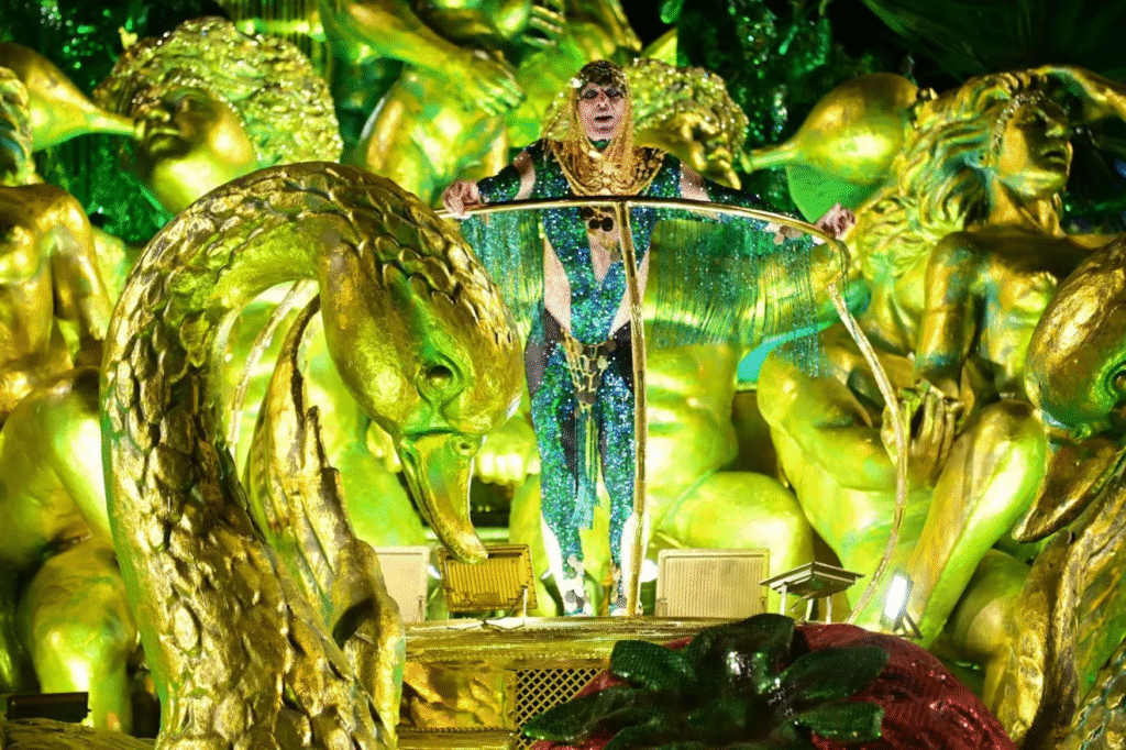 Ney Matogrosso é homenageado pela Imperatriz Leopoldinense na Sapucaí. Enredo “Camaleônico” exaltou a obra e a performance do ícone da MPB.