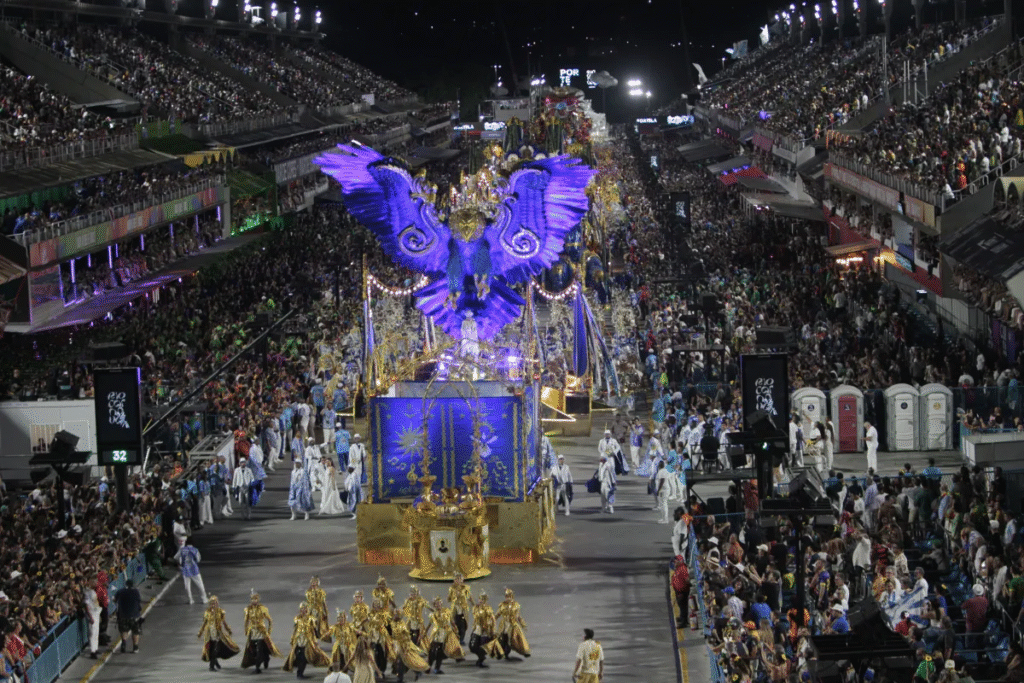 Portela é a terceira escola a desfilar na Sapucaí com enredo inspirado no Batuque e na herança negra do Sul do Brasil, em uma fábula sobre o Príncipe do Bará.