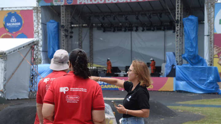 Carnaval 2026: MPBA vistoria palcos montados em Itapuã e Boca do Rio, em Salvador
