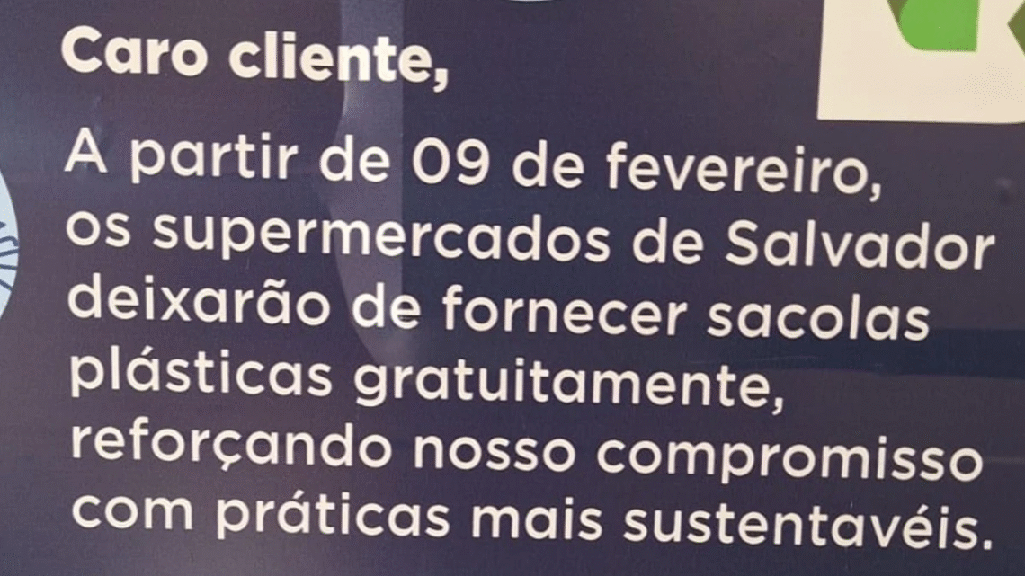 Rede de supermercados retoma cobrança por sacolas plásticas em Salvador