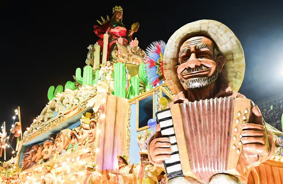 Oposição critica desfile em homenagem a Lula na Sapucaí durante o Carnaval