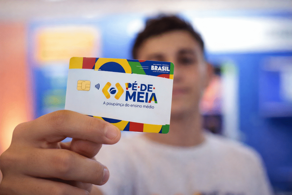 Caixa Tem libera R$ 200 do programa Pé-de-Meia nesta segunda (23). Confira quem tem direito e como receber.