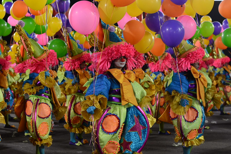 Entenda as novas regras da apuração do Carnaval do Rio 2026. Com descarte de metade das notas e justificativa obrigatória, Liesa define a campeã nesta quarta (18).