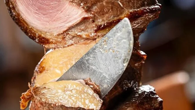 Pode comer carne na Quarta-Feira de Cinzas? Entenda o que diz a Igreja Católica