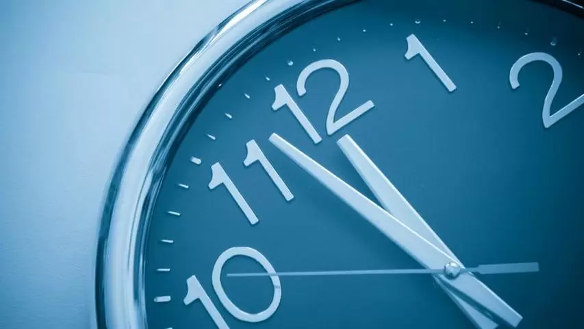 Horário de Verão 2026 começa em 8 de março nos EUA; veja os seis estados e territórios que não vão aderir. Confira também a situação da medida no Brasil hoje.