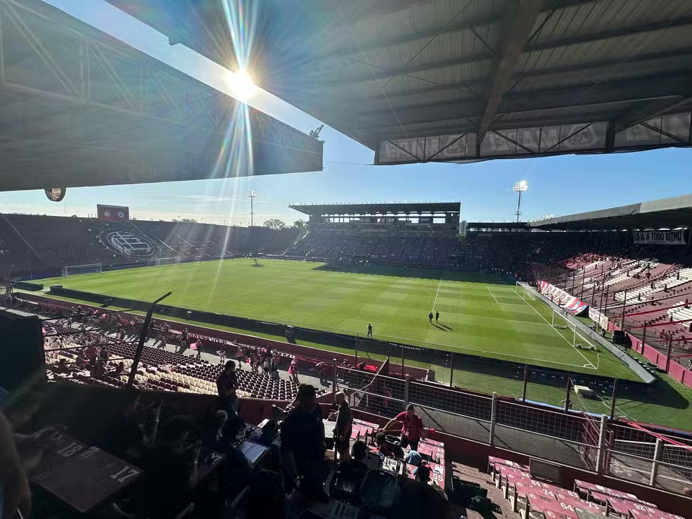 Saiba onde assistir Lanús x Flamengo pela Libertadores 2026. Confira as prováveis escalações, horário e transmissão ao vivo da estreia do Rubro-Negro na Argentina.