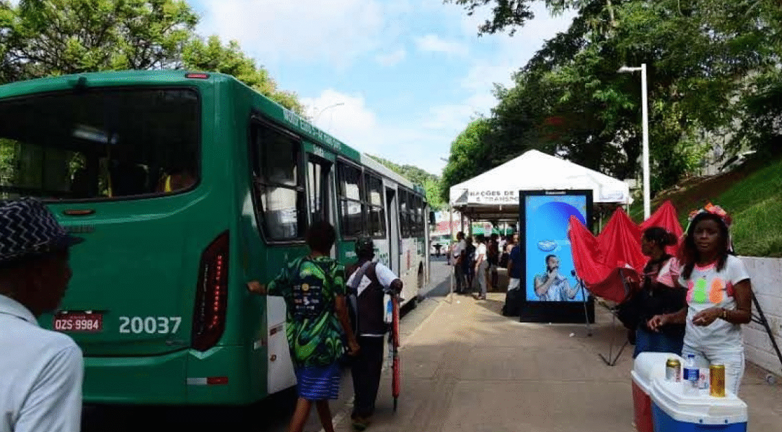 Carnaval muda transporte em Salvador: linhas de ônibus têm alterações nos circuitos da folia