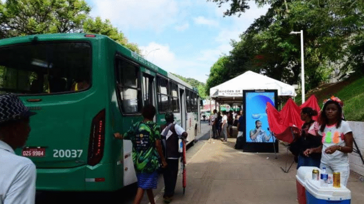 Carnaval muda transporte em Salvador: linhas de ônibus têm alterações nos circuitos da folia