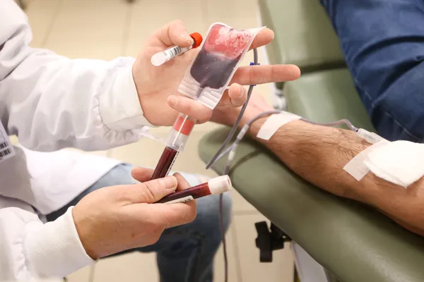 Multas de trânsito poderão ser trocadas por doações de sangue na Bahia: entenda como vai funcionar