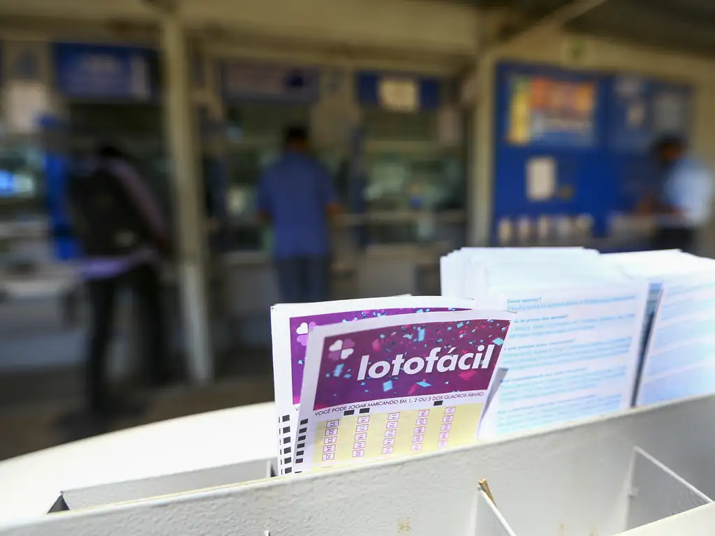 Confira o resultado da Lotofácil 3617 sorteado hoje (20). Veja as 15 dezenas e o valor do prêmio para o próximo sorteio de sábado.