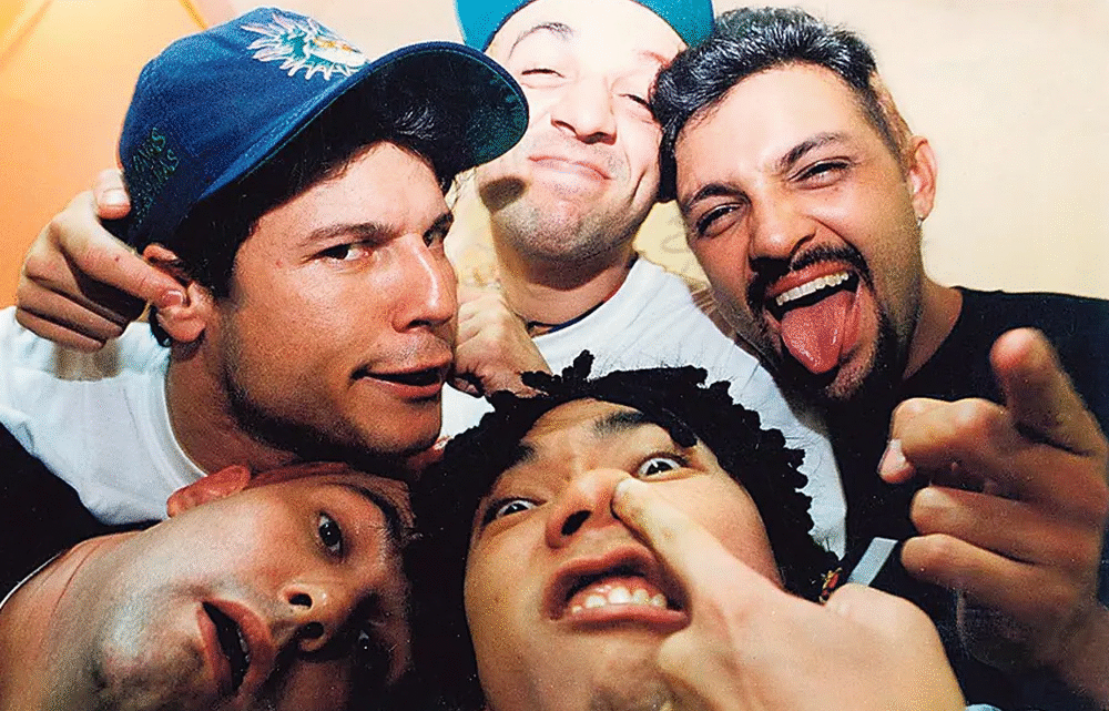 Corpos dos Mamonas Assassinas serão exumados e homenagem marca os 30 anos do acidente