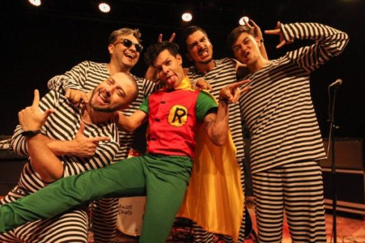 Famílias autorizam exumação dos Mamonas Assassinas para cremação e plantio de árvores em Guarulhos. Ação marca os 30 anos do acidente aéreo.