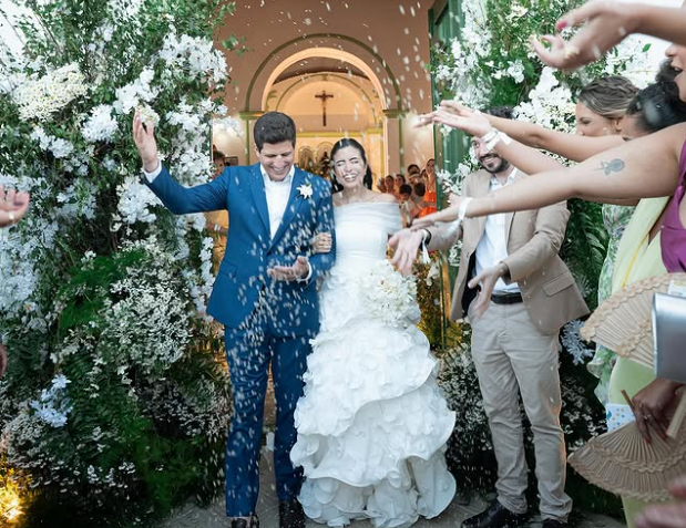 João Campos e Tabata Amaral se casam em cerimônia intimista