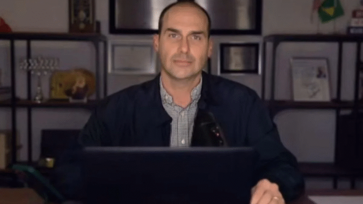 ‘Estão com amnésia’: Eduardo Bolsonaro detona postura de Michelle e Nikolas Ferreira