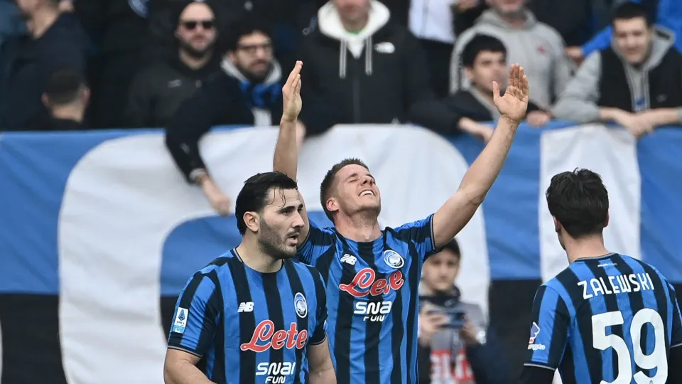 Atalanta vence Napoli por 2-1 com gols de Pasalic e Samardzic. Veja os lances da reviravolta em Bérgamo e a situação da Serie A 2026.