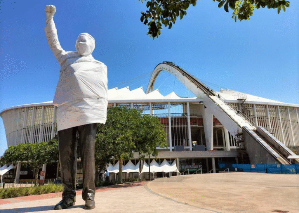 Durban inaugura estátuas de Mandela e Tambo em 6 de março. Veja como os novos monumentos gigantes prometem impulsionar o turismo histórico na África do Sul.