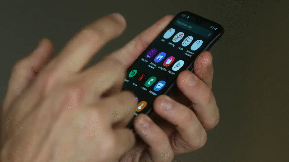 Governo aumenta imposto de eletrônicos e afeta preço do celular