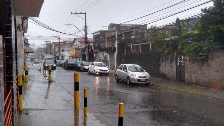 Bahia está em alerta laranja e pode enfrentar tempestade nesta segunda (23)