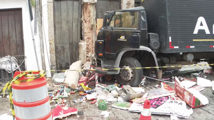 Caminhão atinge Museu Casa do Benin no Pelourinho após falha mecânica