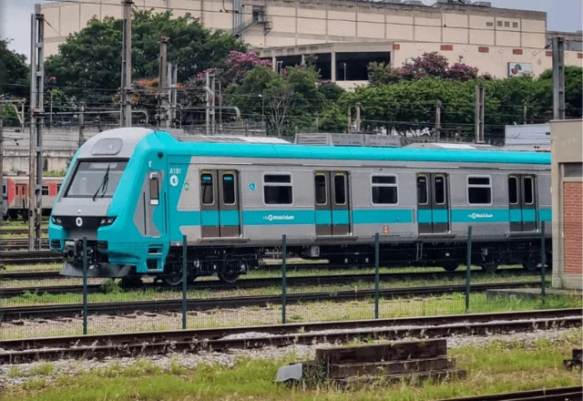 Linha 8-Diamante tem falha técnica e interdita trecho entre Barueri e Santa Terezinha nesta terça (24). Veja alternativas e sistema Paese.