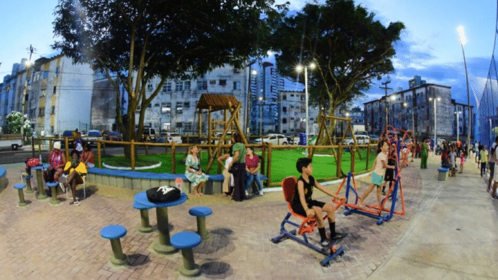 Prefeitura entrega praça requalificada e devolve espaço de lazer à comunidade do Marback