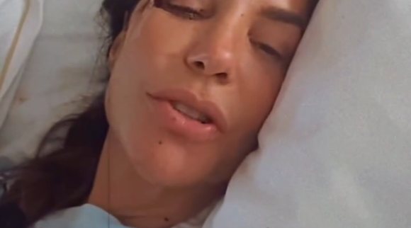 Ivete Sangalo é internada em Salvador após desmaio e aparece com olho roxo. Veja o estado de saúde da cantora nesta quarta-feira (25).