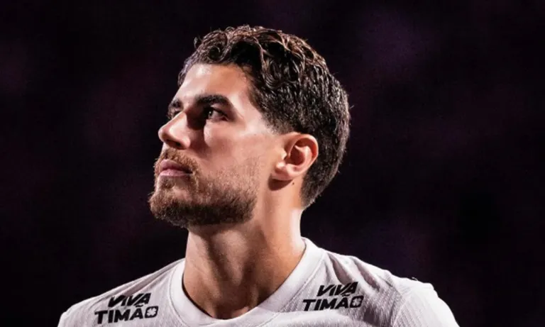 Atlético-MG e Coritiba demonstram interesse em Pedro Raul do Corinthians. Veja detalhes da negociação e o futuro do atacante nesta quarta (25).