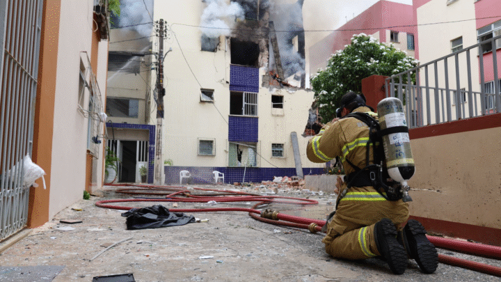 Incêndio no Stiep mobiliza mais de 50 bombeiros após explosão